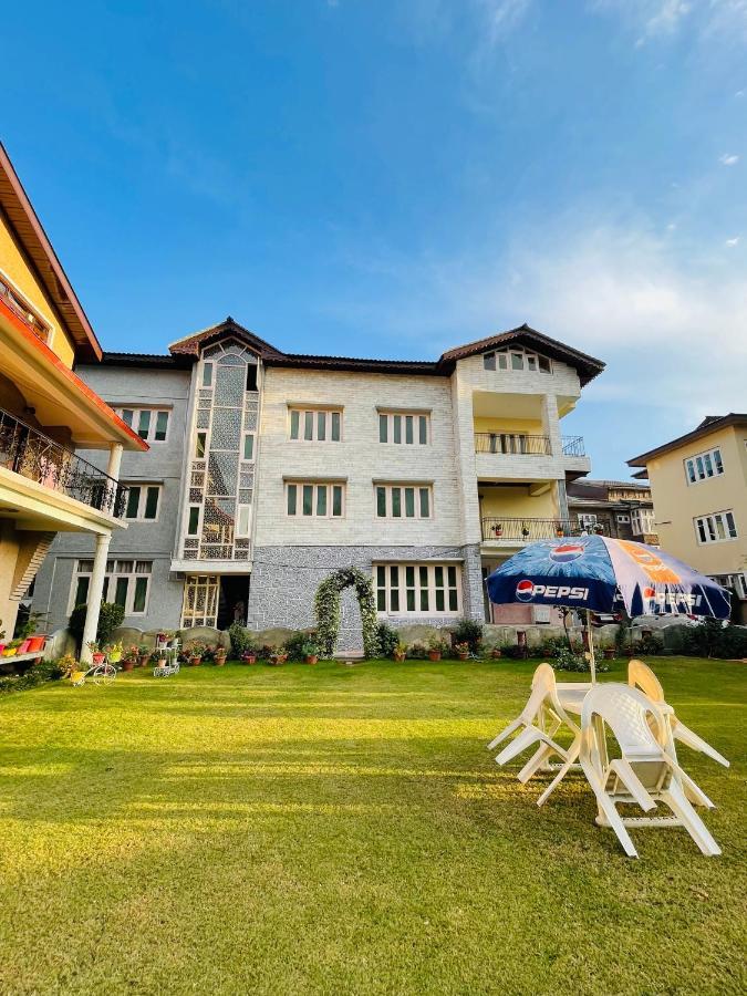 Khwaab Gah By The Khayabaan-Homestay Apartments Fully Furnished With Functional Kitchen, Wifi & Parking In City Centre Сринагар Экстерьер фото