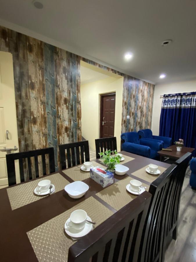 Khwaab Gah By The Khayabaan-Homestay Apartments Fully Furnished With Functional Kitchen, Wifi & Parking In City Centre Сринагар Экстерьер фото