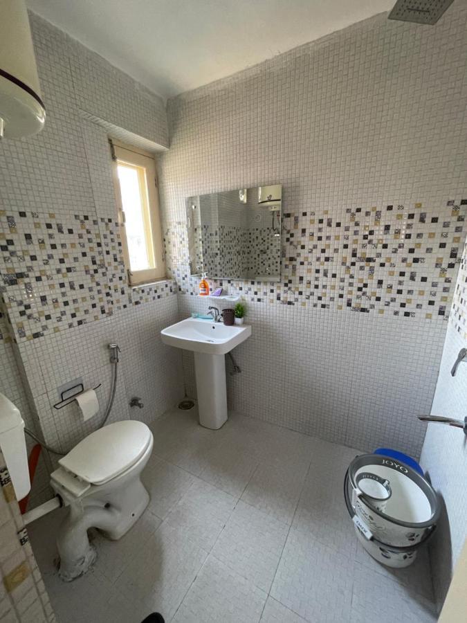 Khwaab Gah By The Khayabaan-Homestay Apartments Fully Furnished With Functional Kitchen, Wifi & Parking In City Centre Сринагар Экстерьер фото