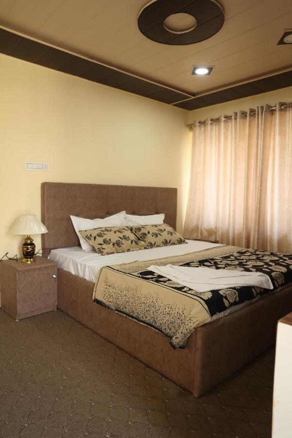 Khwaab Gah By The Khayabaan-Homestay Apartments Fully Furnished With Functional Kitchen, Wifi & Parking In City Centre Сринагар Экстерьер фото