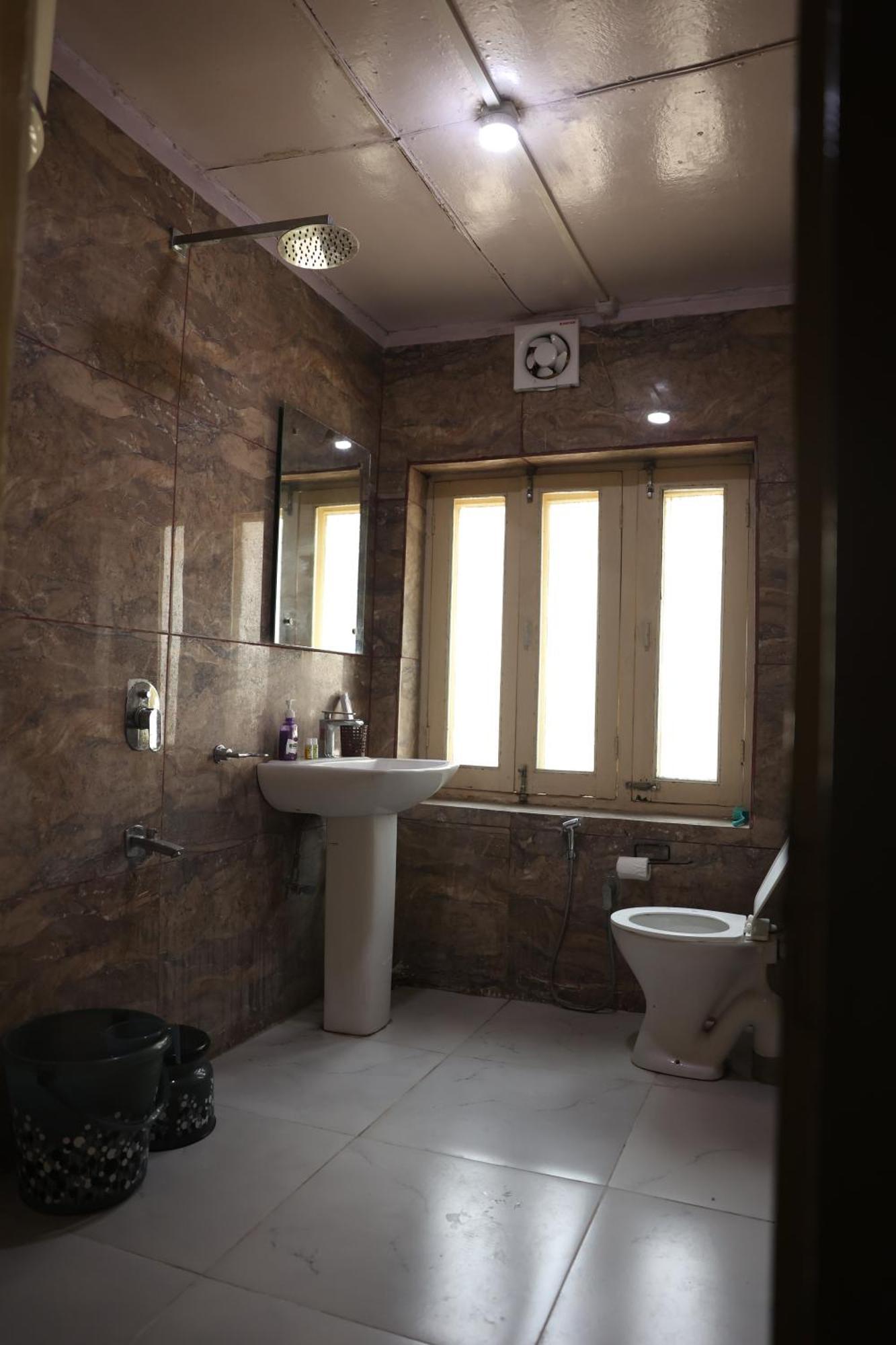 Khwaab Gah By The Khayabaan-Homestay Apartments Fully Furnished With Functional Kitchen, Wifi & Parking In City Centre Сринагар Экстерьер фото