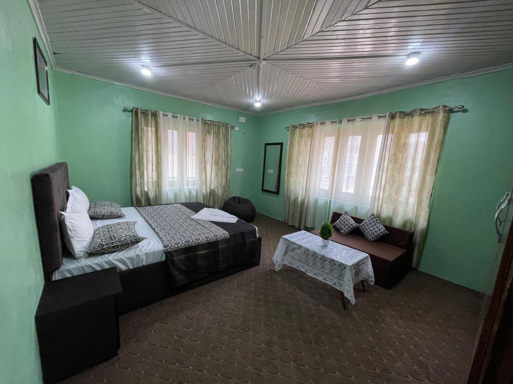 Khwaab Gah By The Khayabaan-Homestay Apartments Fully Furnished With Functional Kitchen, Wifi & Parking In City Centre Сринагар Экстерьер фото