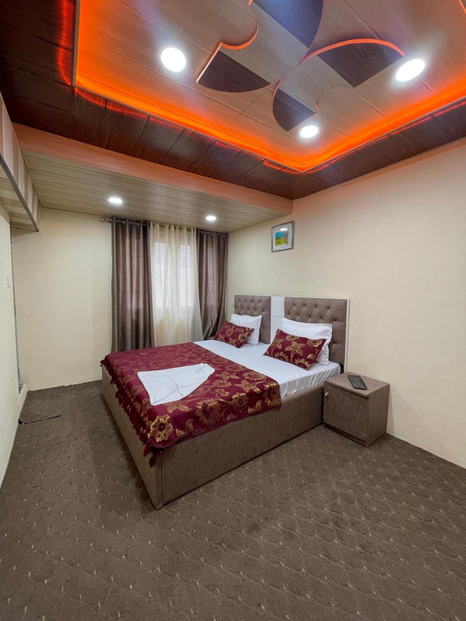 Khwaab Gah By The Khayabaan-Homestay Apartments Fully Furnished With Functional Kitchen, Wifi & Parking In City Centre Сринагар Экстерьер фото