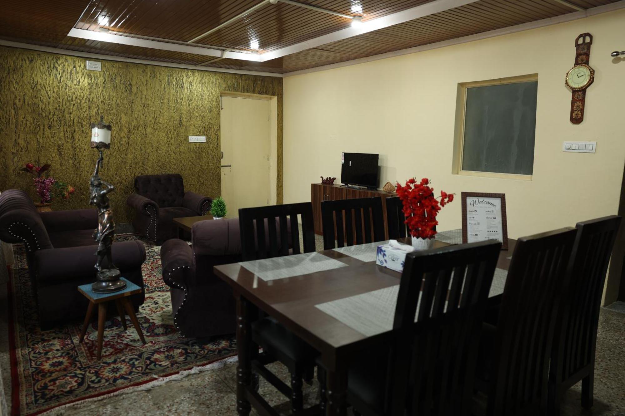 Khwaab Gah By The Khayabaan-Homestay Apartments Fully Furnished With Functional Kitchen, Wifi & Parking In City Centre Сринагар Экстерьер фото