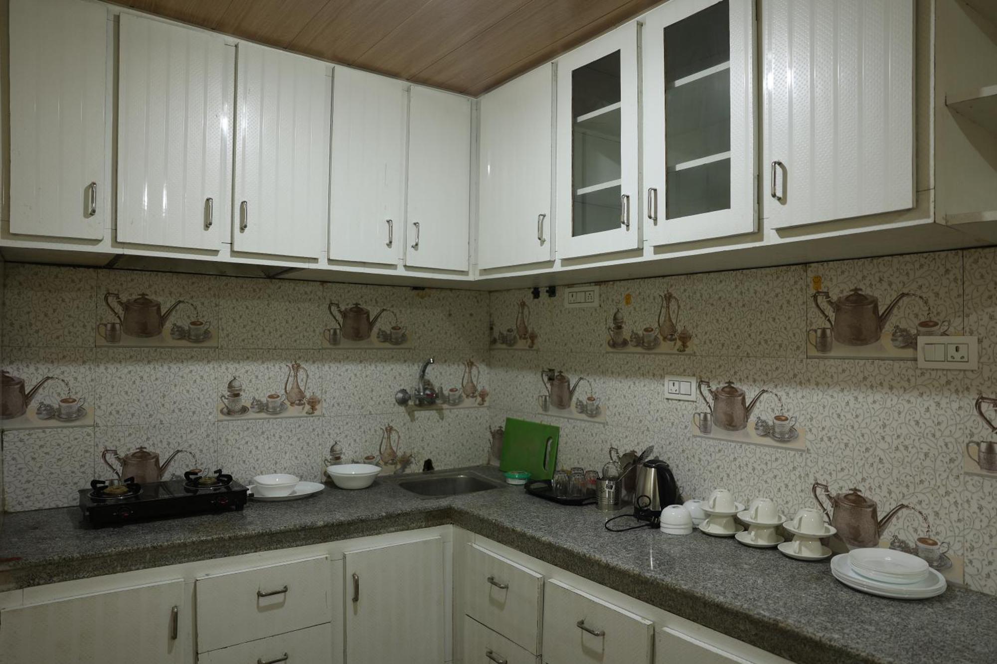 Khwaab Gah By The Khayabaan-Homestay Apartments Fully Furnished With Functional Kitchen, Wifi & Parking In City Centre Сринагар Экстерьер фото