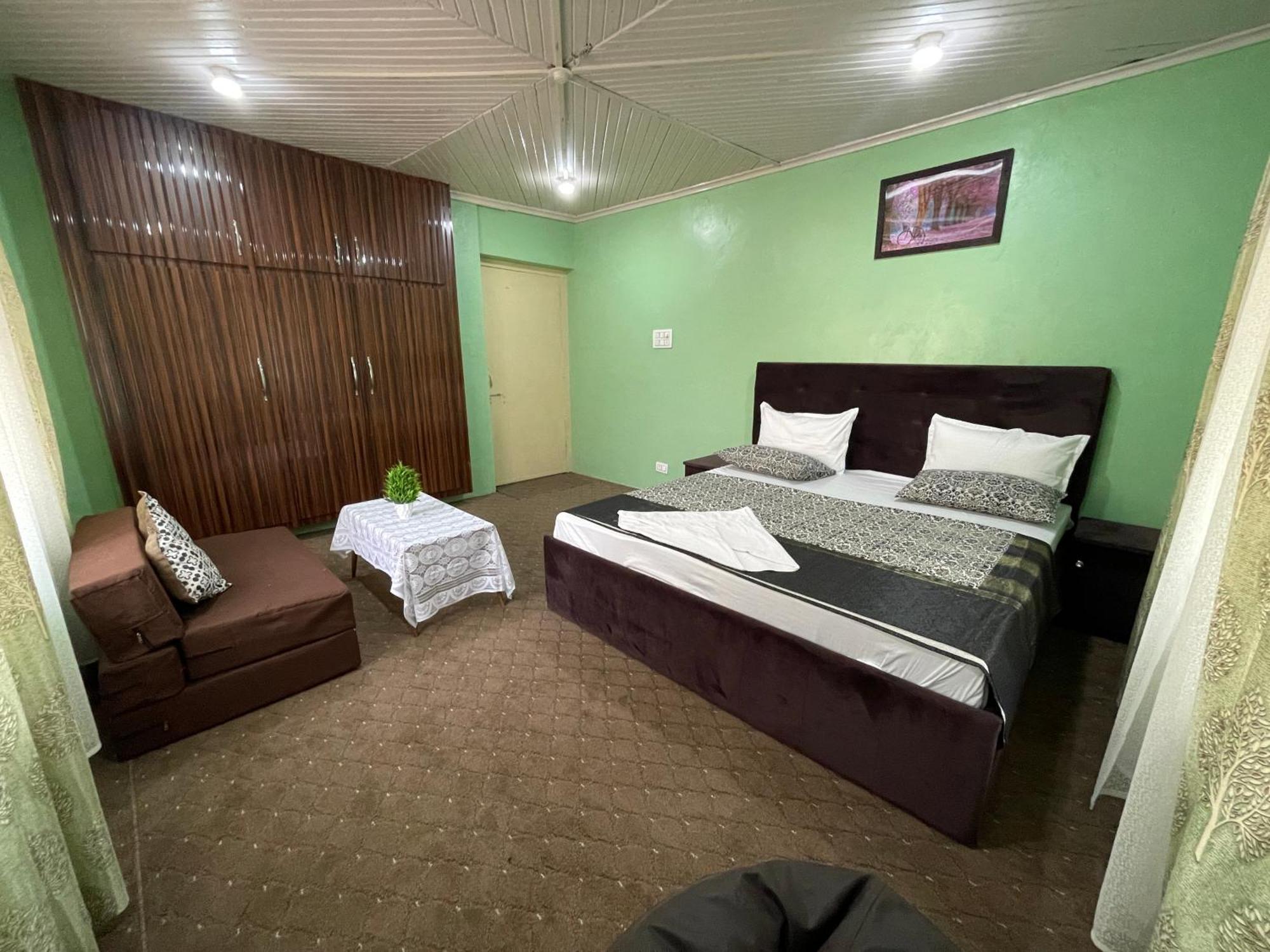 Khwaab Gah By The Khayabaan-Homestay Apartments Fully Furnished With Functional Kitchen, Wifi & Parking In City Centre Сринагар Экстерьер фото