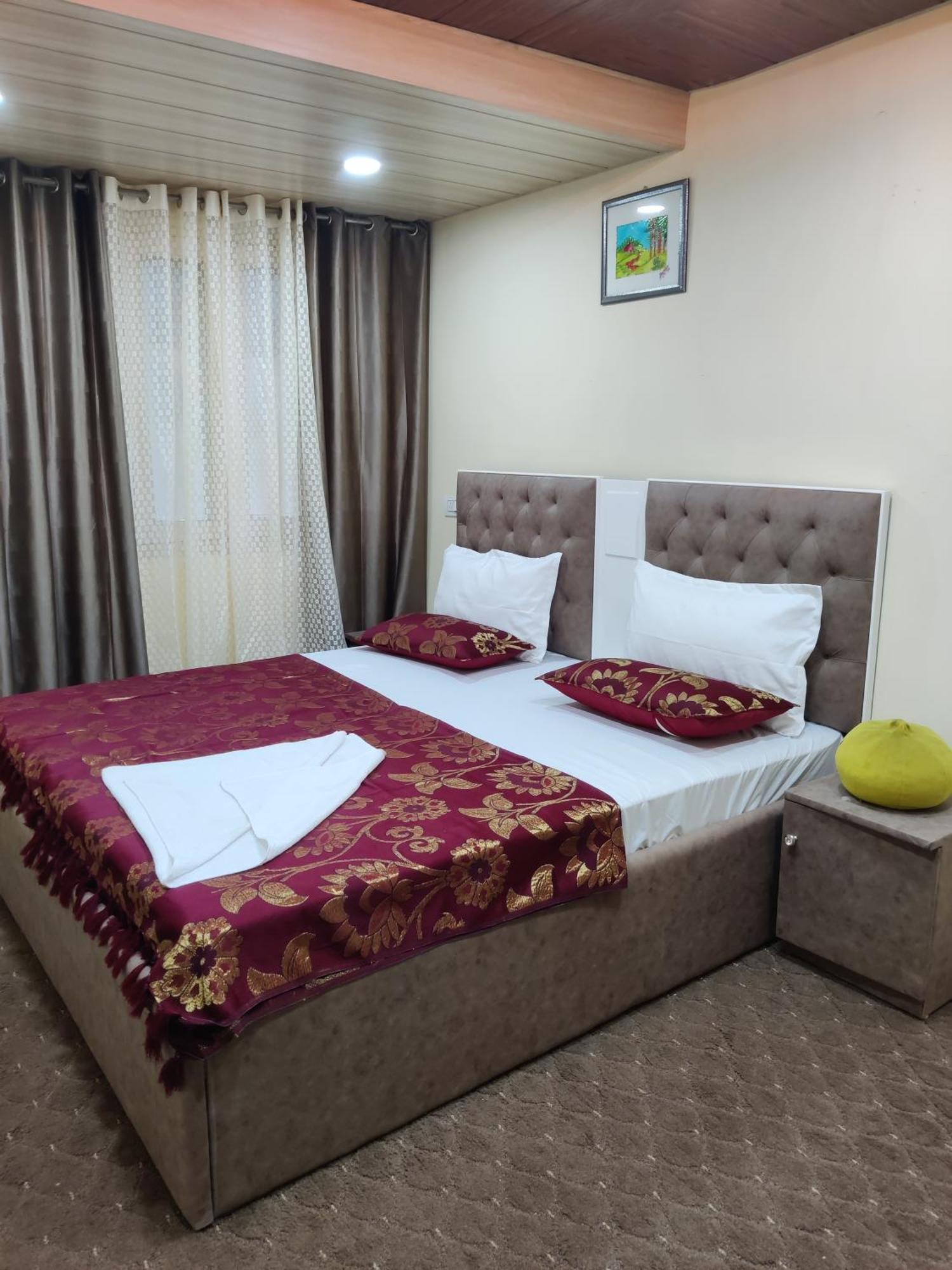 Khwaab Gah By The Khayabaan-Homestay Apartments Fully Furnished With Functional Kitchen, Wifi & Parking In City Centre Сринагар Экстерьер фото