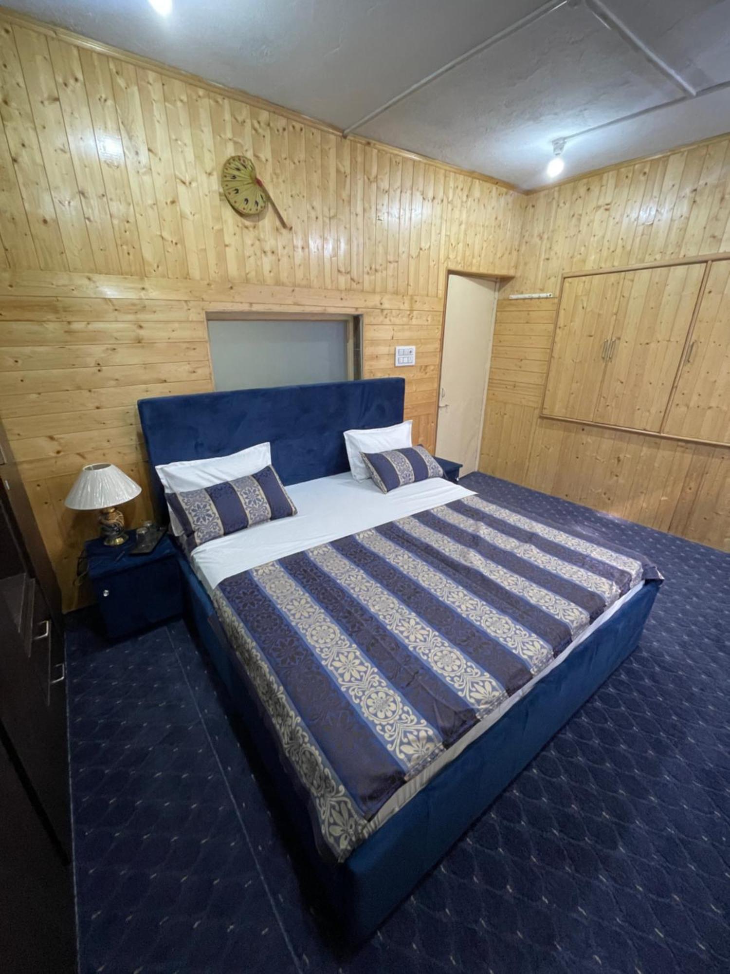 Khwaab Gah By The Khayabaan-Homestay Apartments Fully Furnished With Functional Kitchen, Wifi & Parking In City Centre Сринагар Экстерьер фото