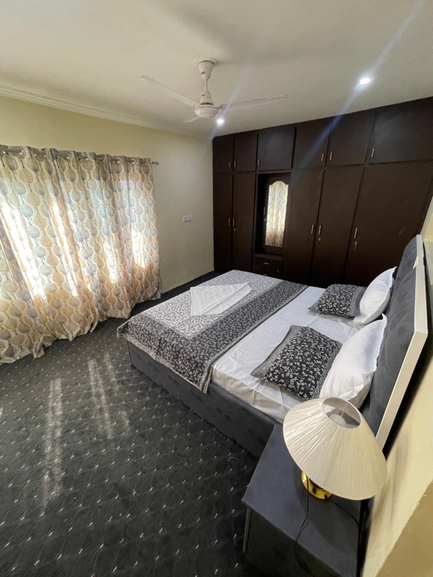 Khwaab Gah By The Khayabaan-Homestay Apartments Fully Furnished With Functional Kitchen, Wifi & Parking In City Centre Сринагар Экстерьер фото