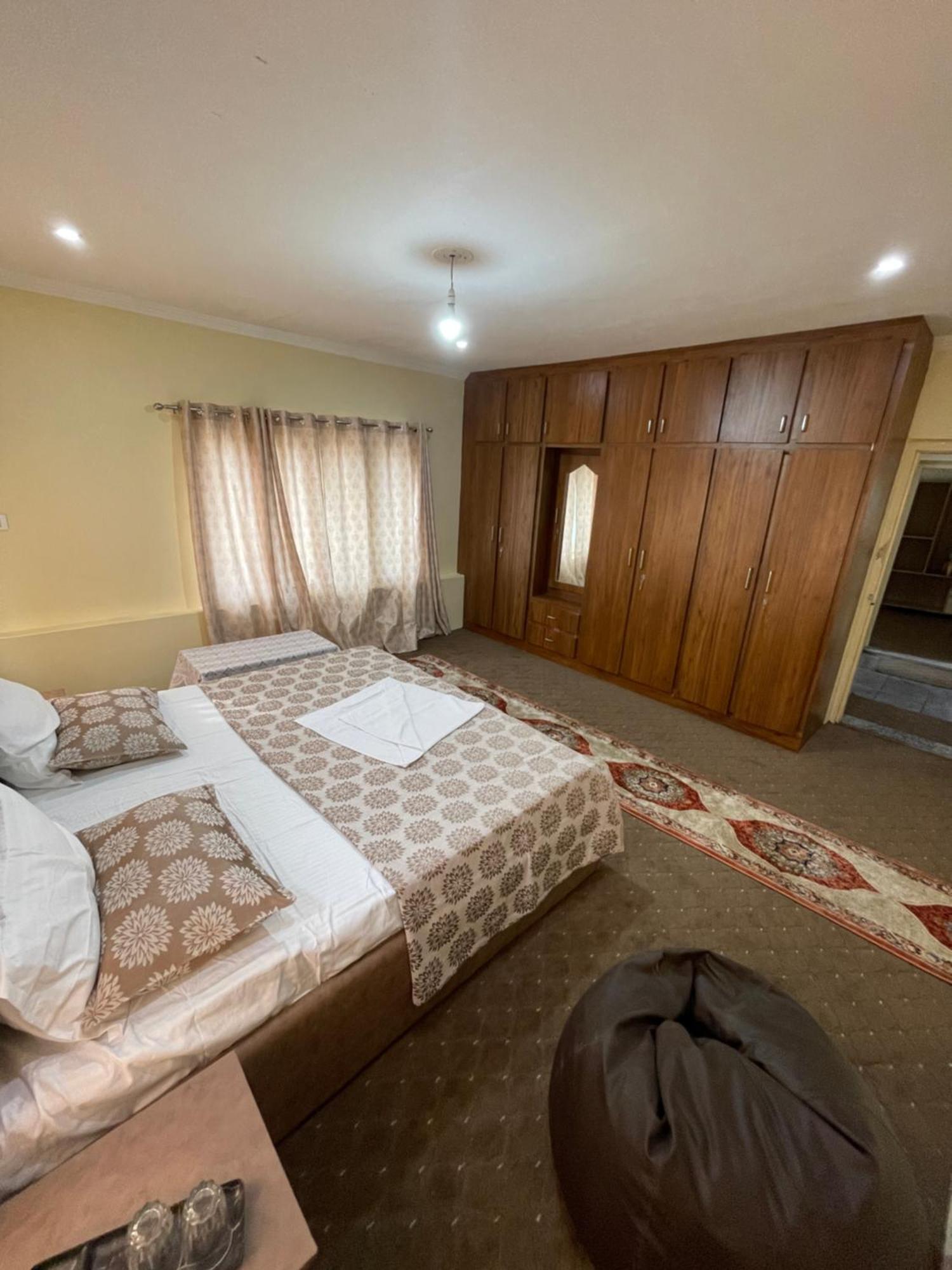 Khwaab Gah By The Khayabaan-Homestay Apartments Fully Furnished With Functional Kitchen, Wifi & Parking In City Centre Сринагар Экстерьер фото