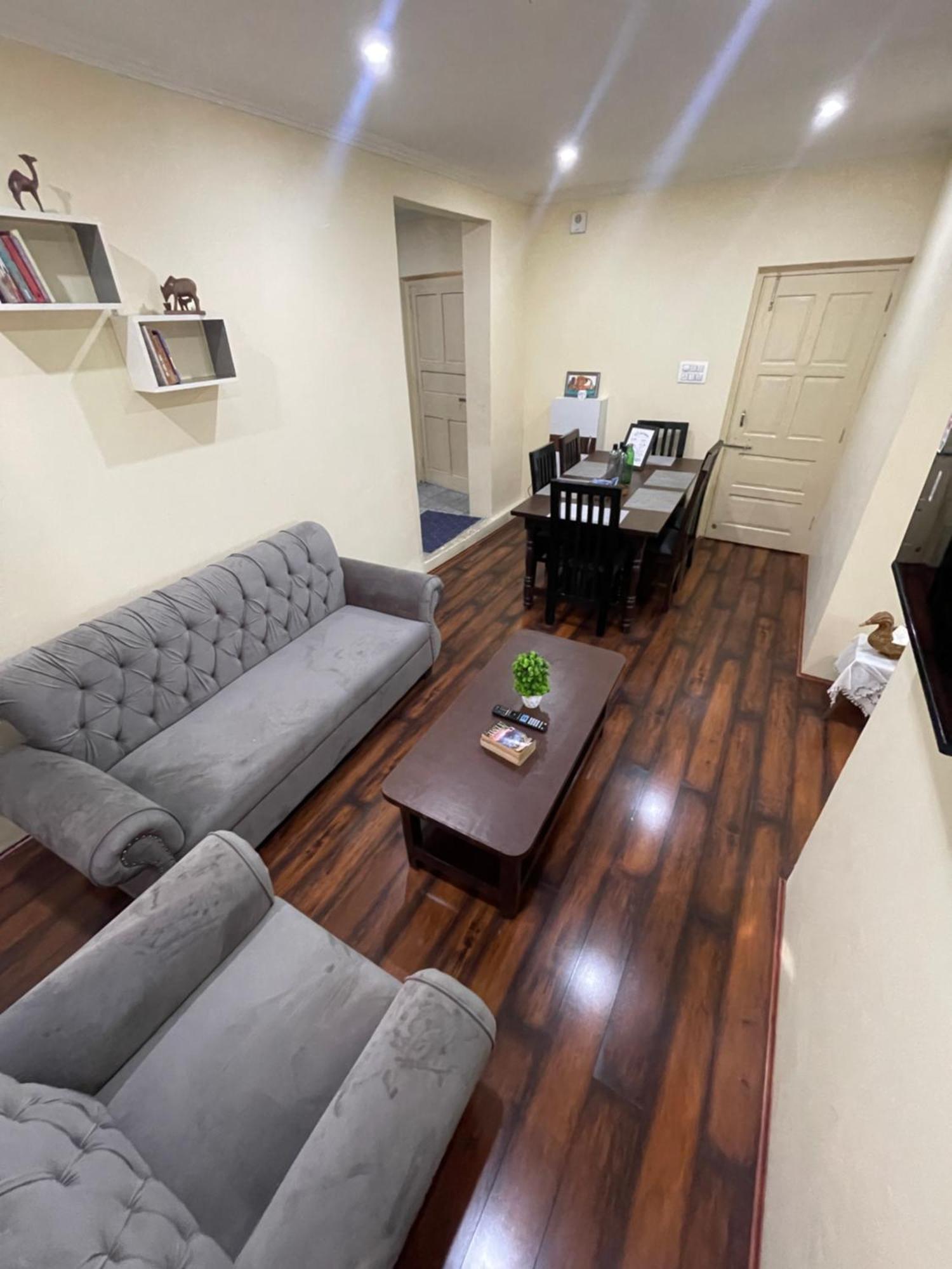 Khwaab Gah By The Khayabaan-Homestay Apartments Fully Furnished With Functional Kitchen, Wifi & Parking In City Centre Сринагар Номер фото
